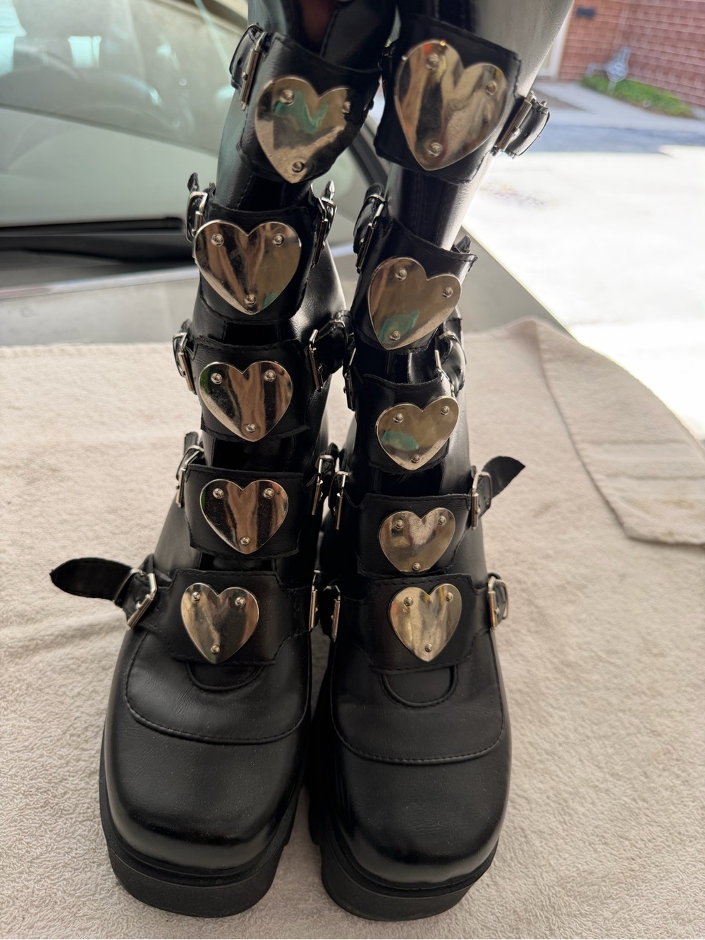 Black Platform Heart-Accent Women's Boots - Picture 2 of 6